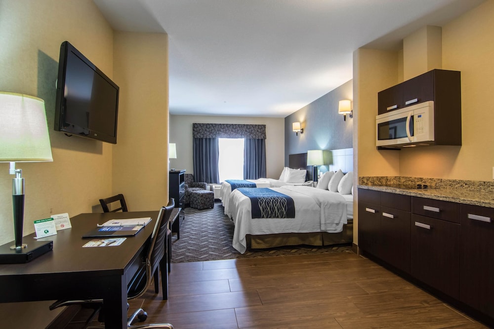 Comfort Inn & Suites Fort Saskatchewan 12/43