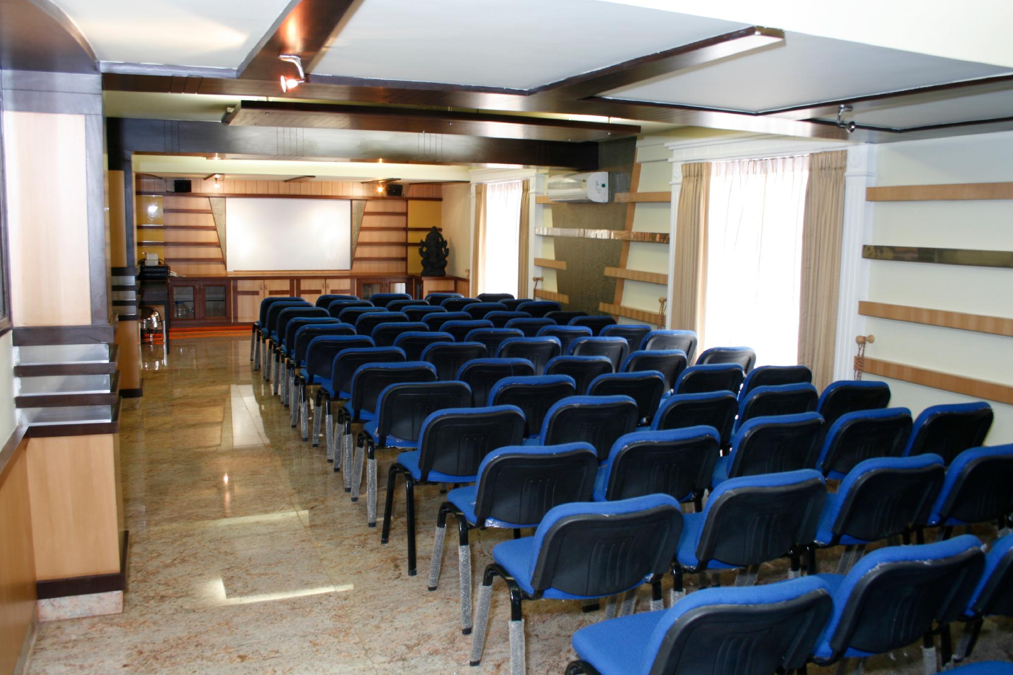 CRYSTAL PARK INN 24/25