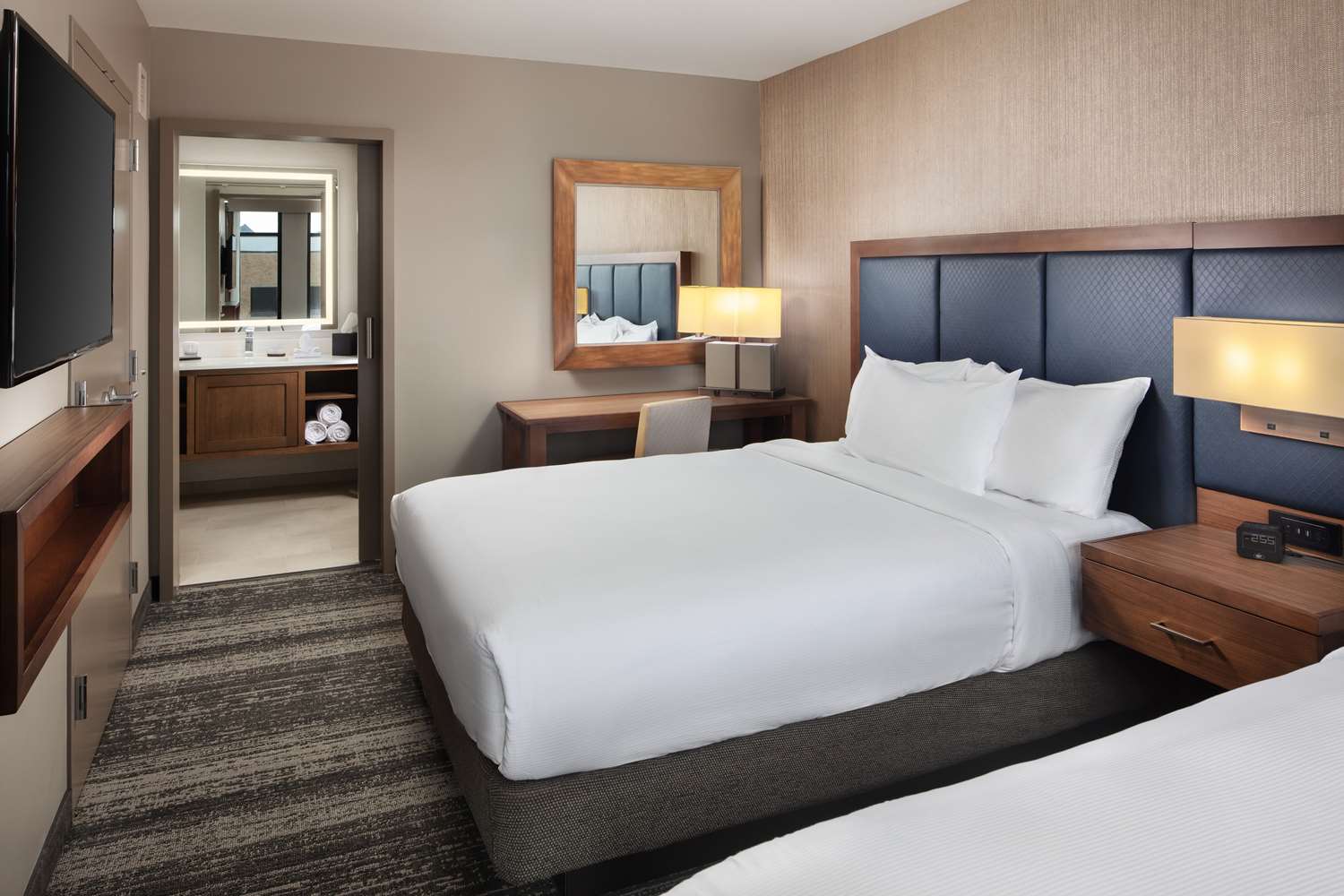 2 Rooms, Suite, 2 Queen Beds, Corner