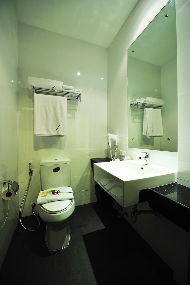 Lae Lay Suites 62/62