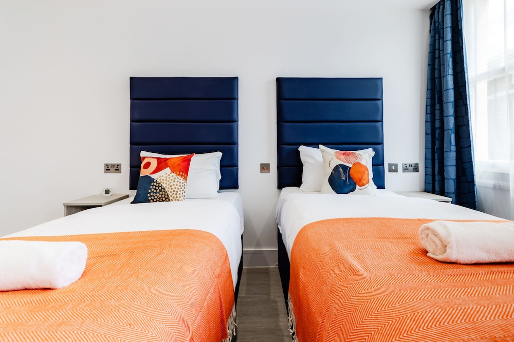 Room, Twin Beds