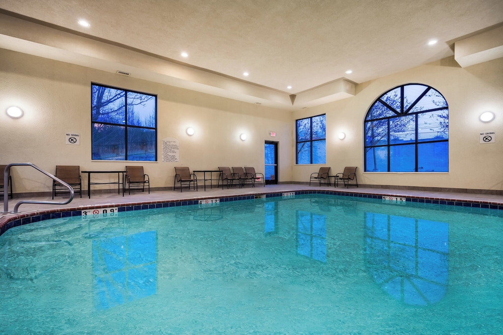 Holiday Inn Express & Suites Rocky Mount/Smith Mtn Lake 43/75