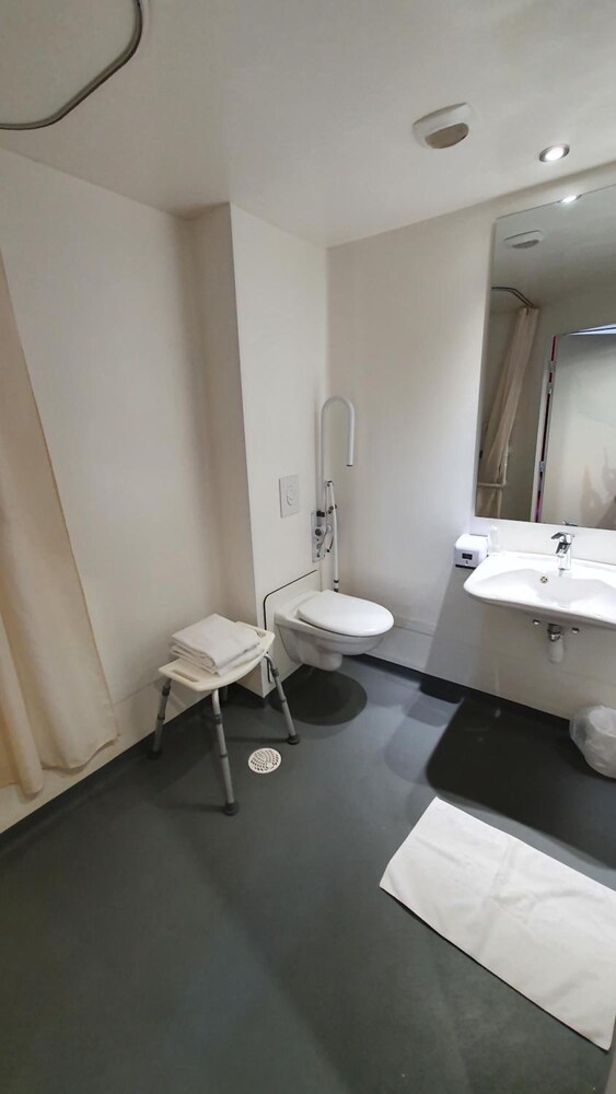 In Hotel 54/54