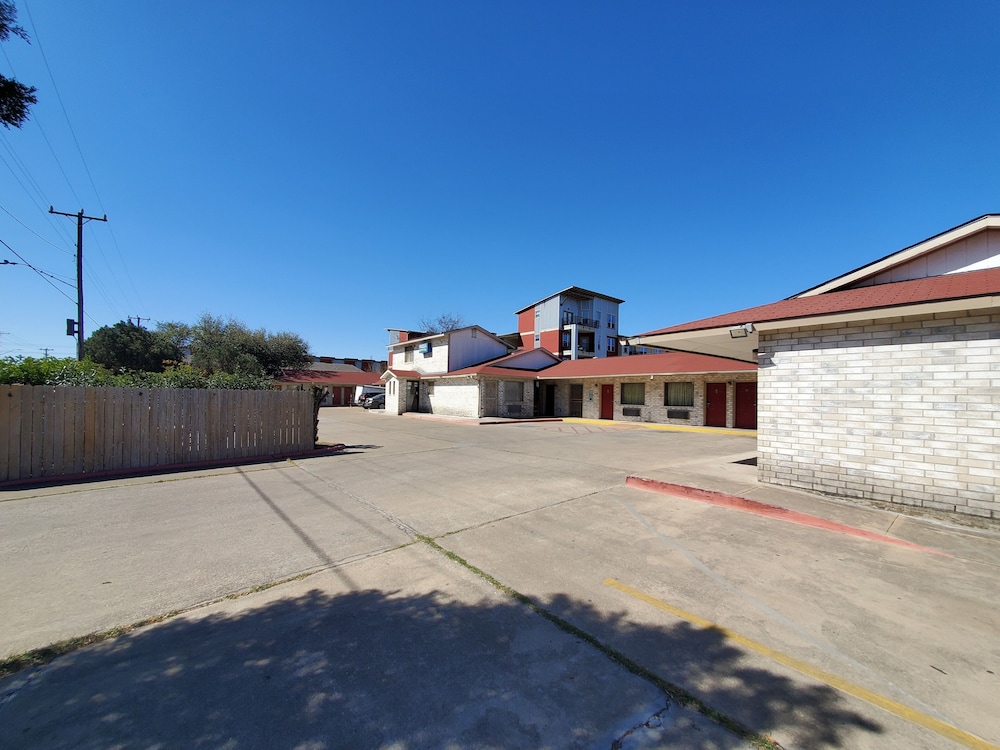 River Inn Motel (ex. Rodeway Inn Downtown) 21/29