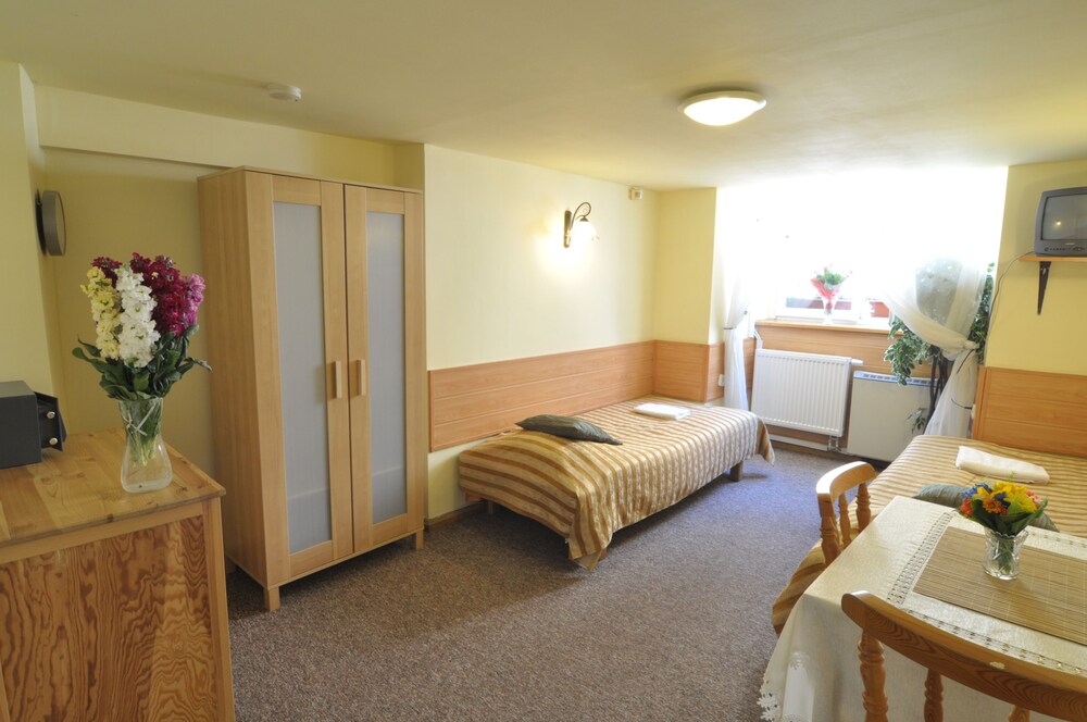 Unikat Guest Rooms 24/72