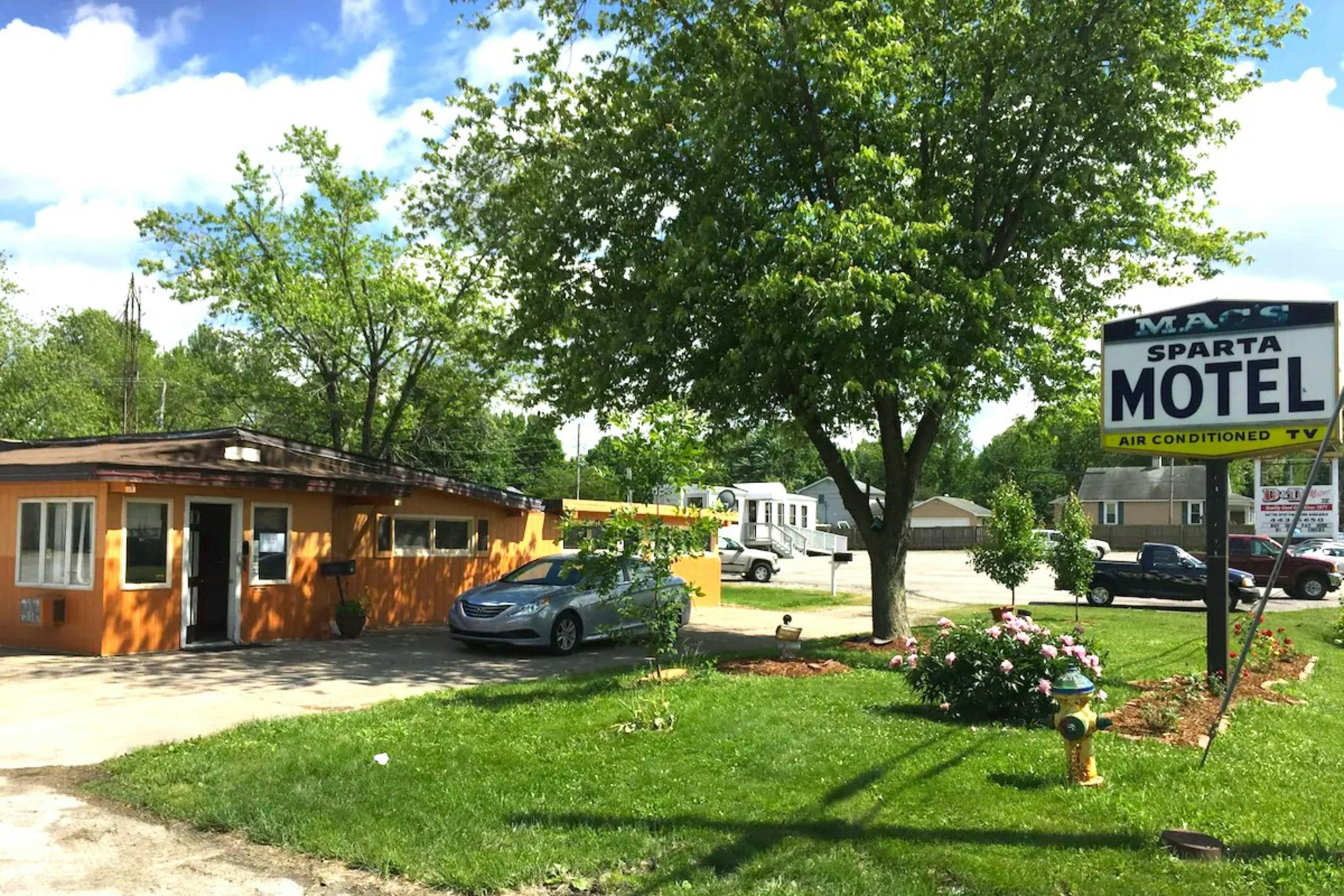 Sparta Motel Near St. Louis / Mississippi River IL 22/27