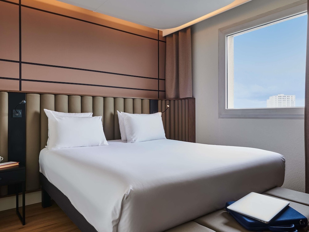 Mercure Paris Nanterre 12/48