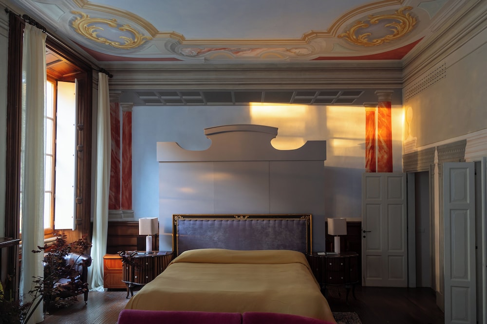 Dali, Suite, King Bed