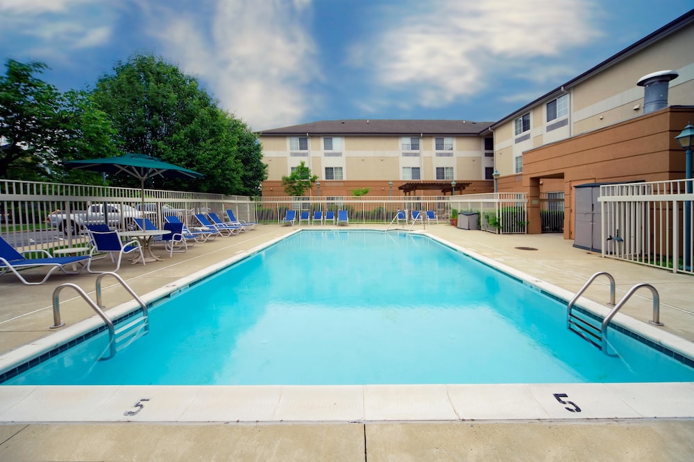 Extended Stay America Suites Phoenix Biltmore 1/54