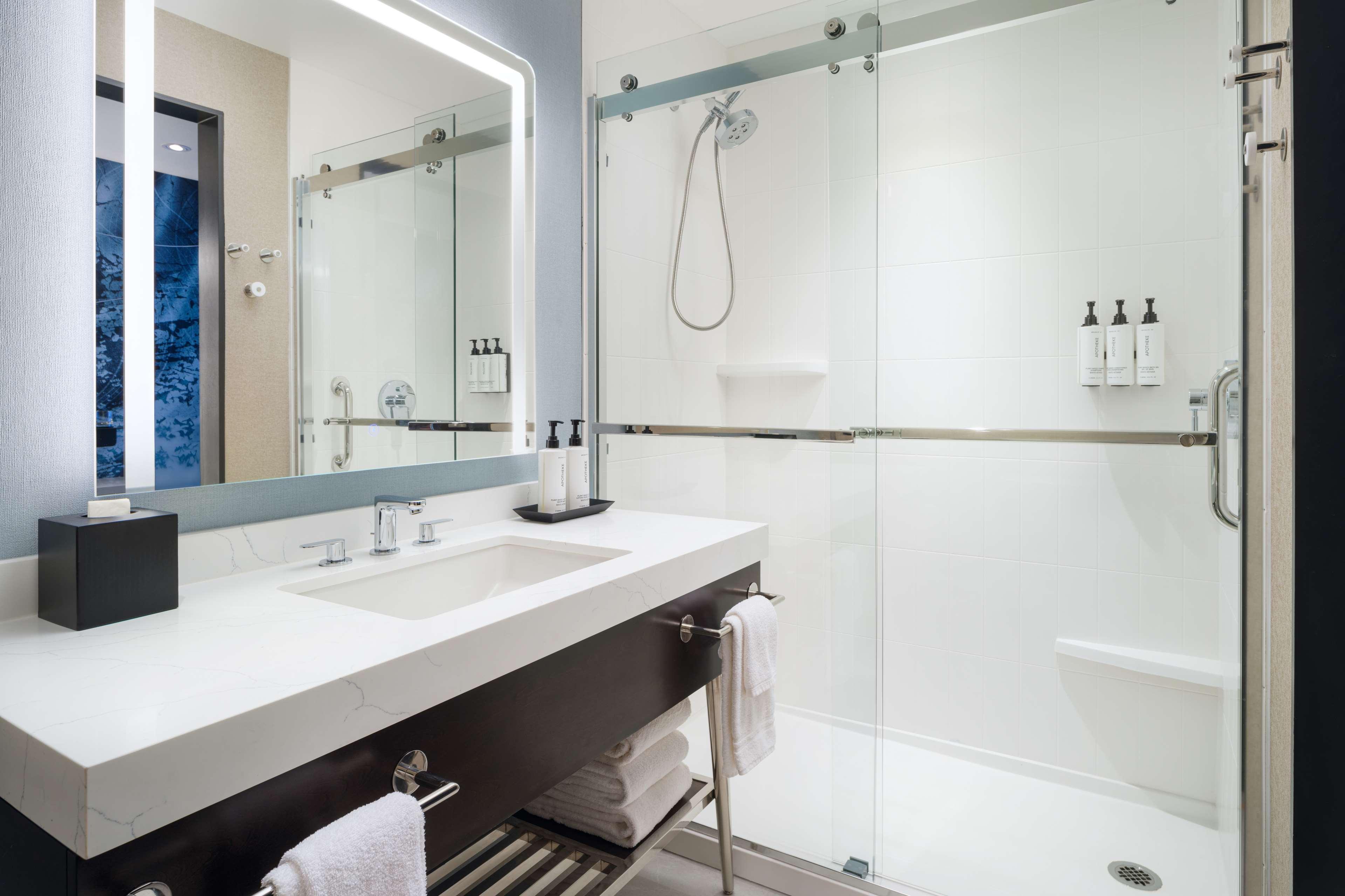 JUNIOR SUITE, KING BED