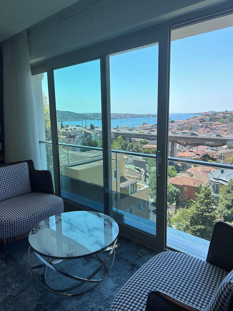 Mona Bosphorus 19/50