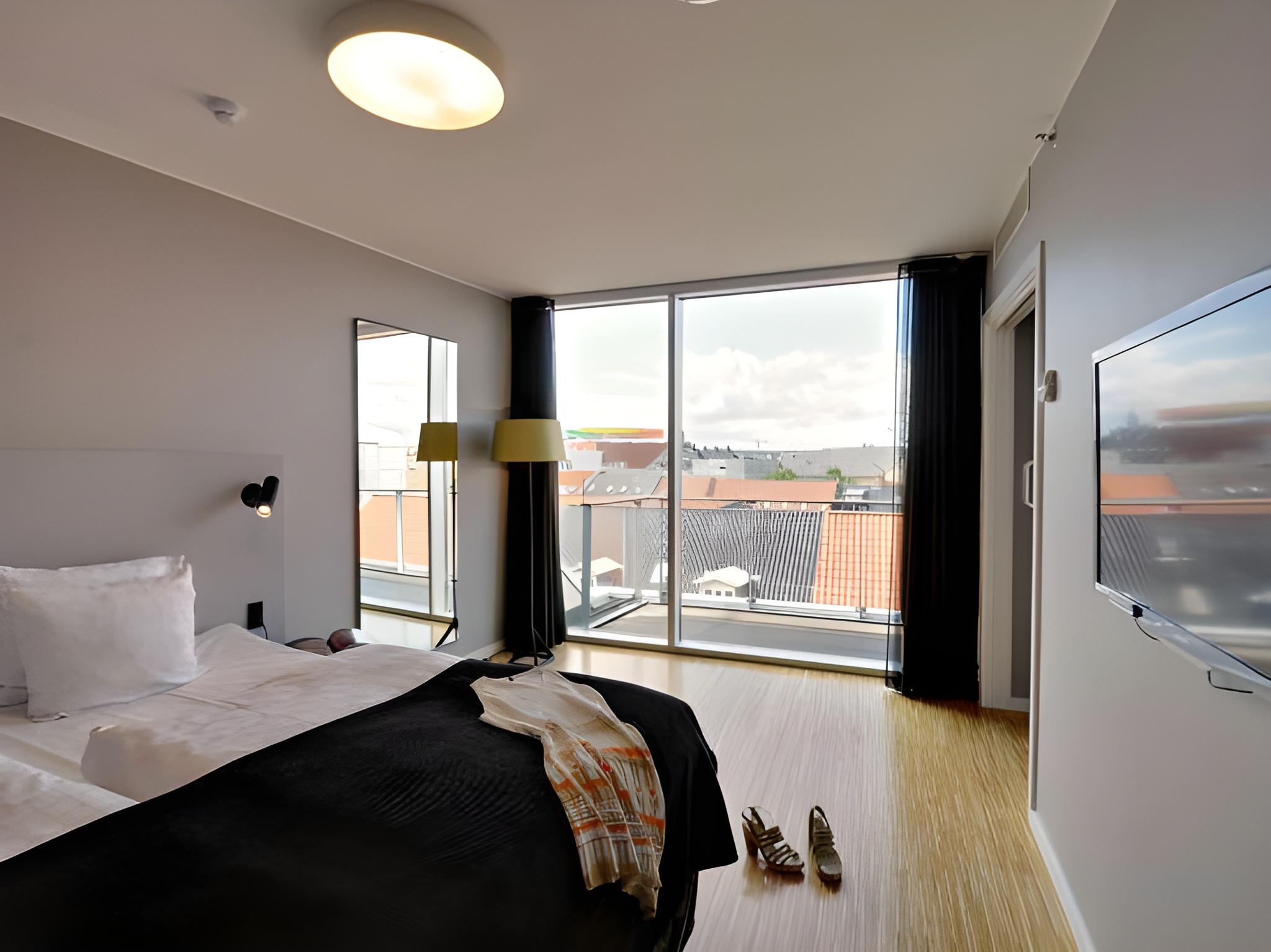 Master, Suite, King Bed, Sofa