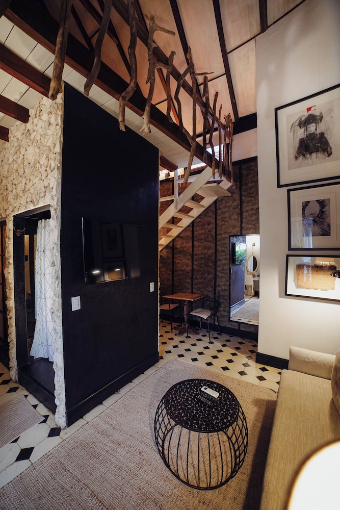 Hotel Casa Lola Deluxe Gallery 69/77