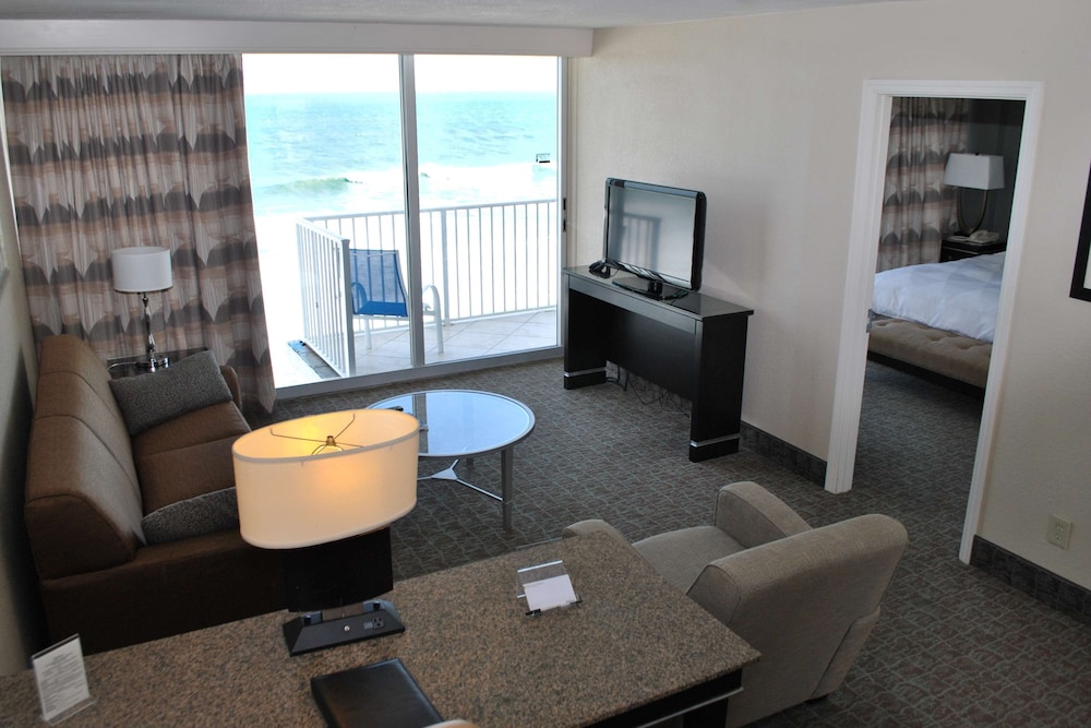 Radisson Suite Hotel Oceanfront 53/64