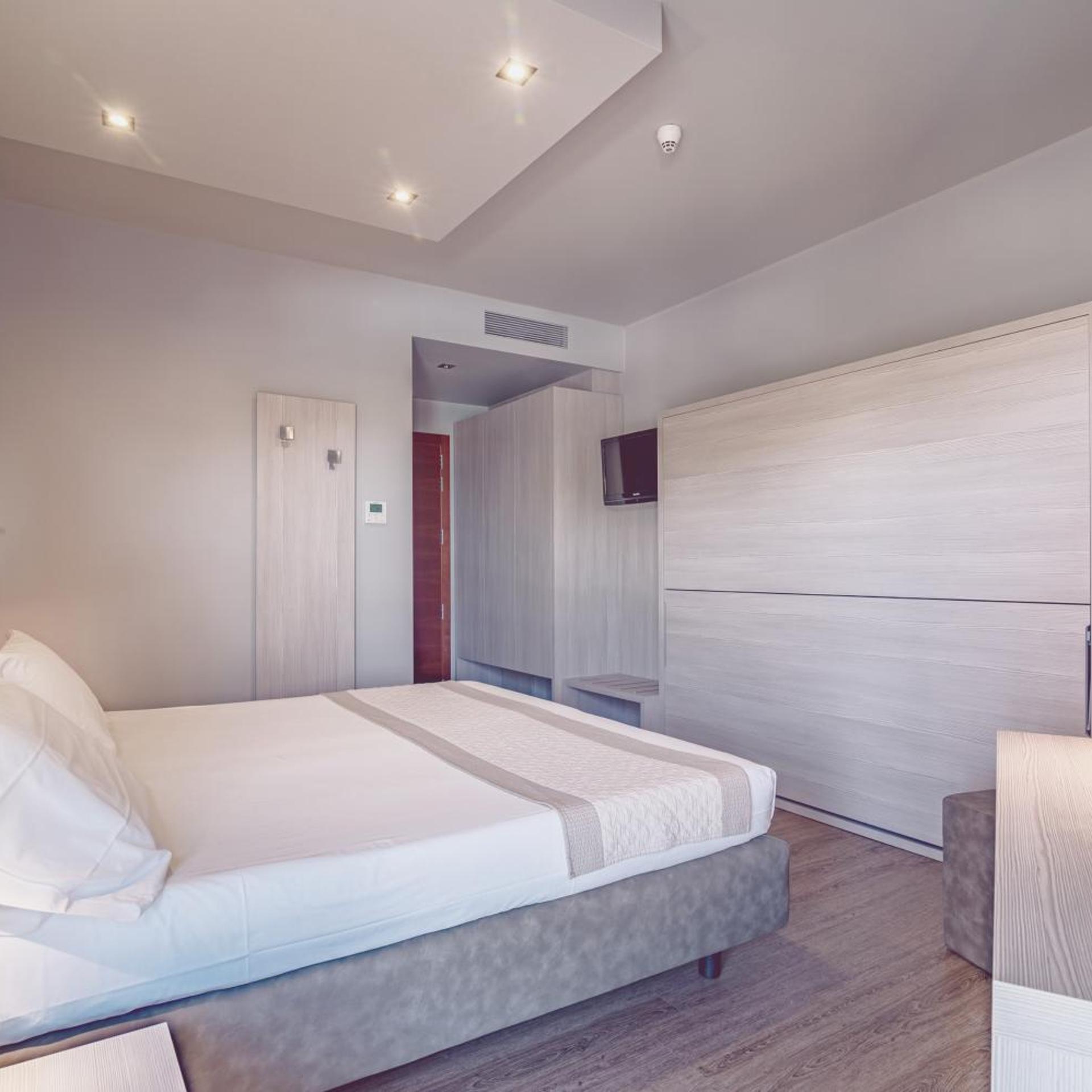Deluxe, Triple, Side Sea View