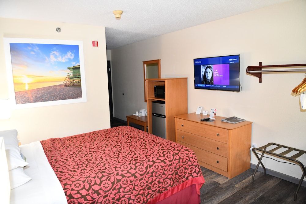 Days Inn & Suites by Wyndham Kaukauna WI 13/58