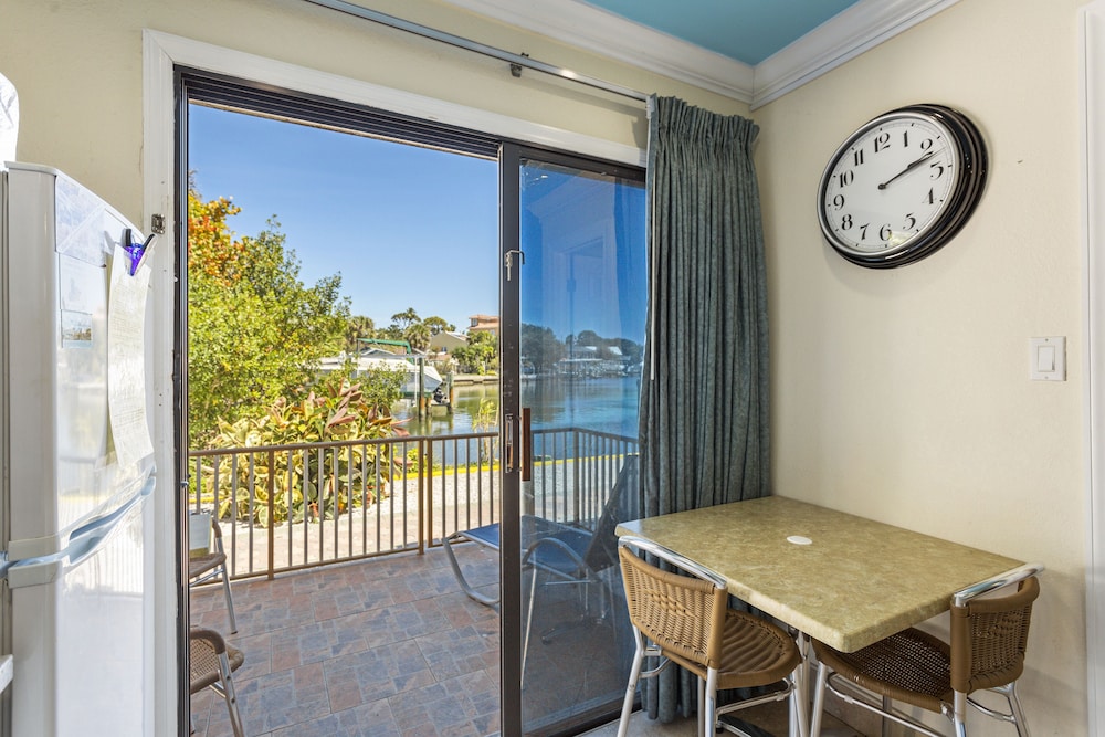 Bayview Plaza Waterfront Resort 54/70