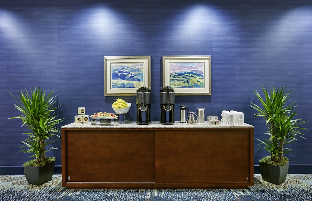 DOUBLETREE BY HILTON HOTEL CHARLOTTE 62/76