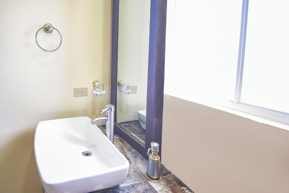 OYO Hotel Plaza Las Torres, Cabo San Lucas 30/30