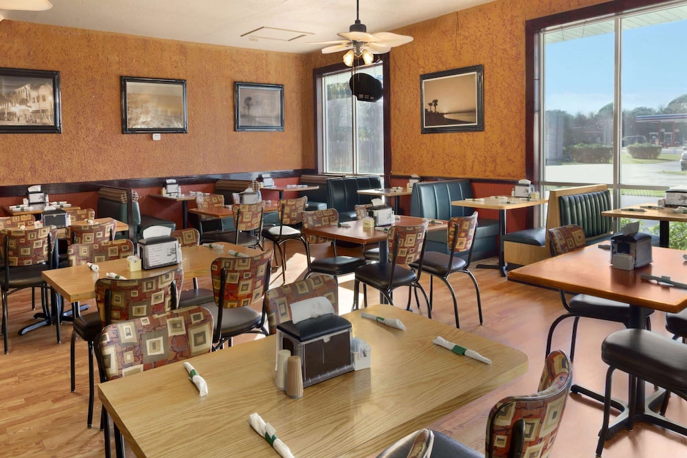Days Inn by Wyndham Fort Pierce Midtown 41/55