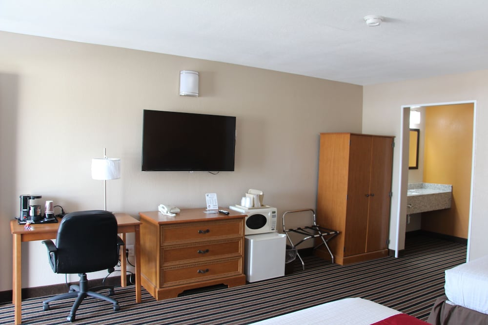 WESTBRIDGE INN AND SUITES 28/39