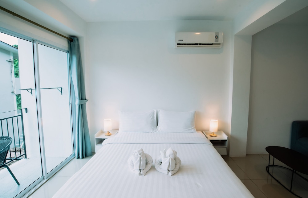 ROOM, DOUBLE OR TWIN BED