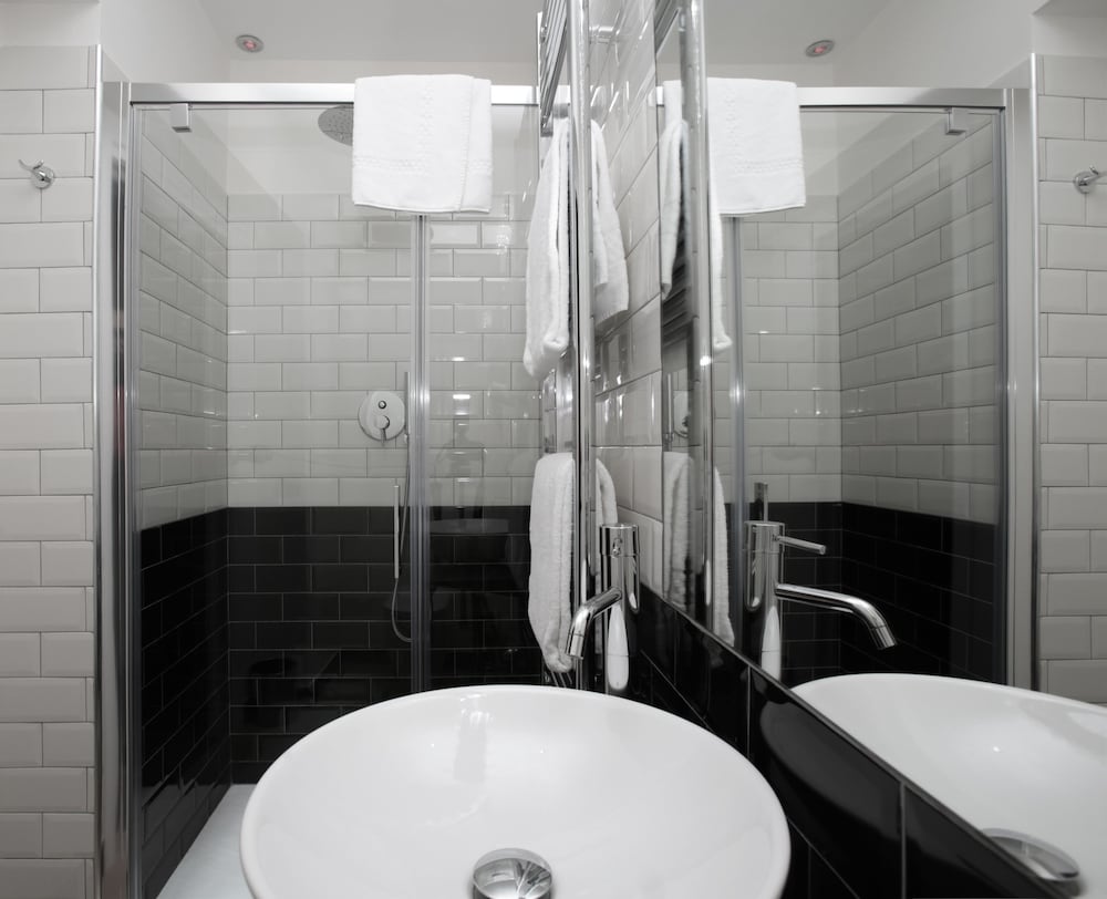 Trevi Contemporary Suite 28/42