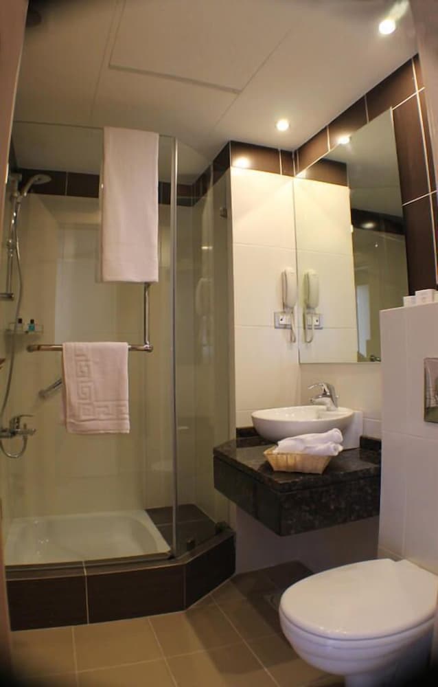 Crystal Suites 23/25