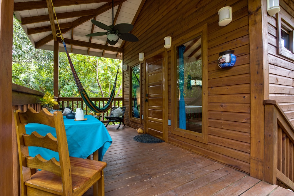 Mariposa Beach Suites 19/50
