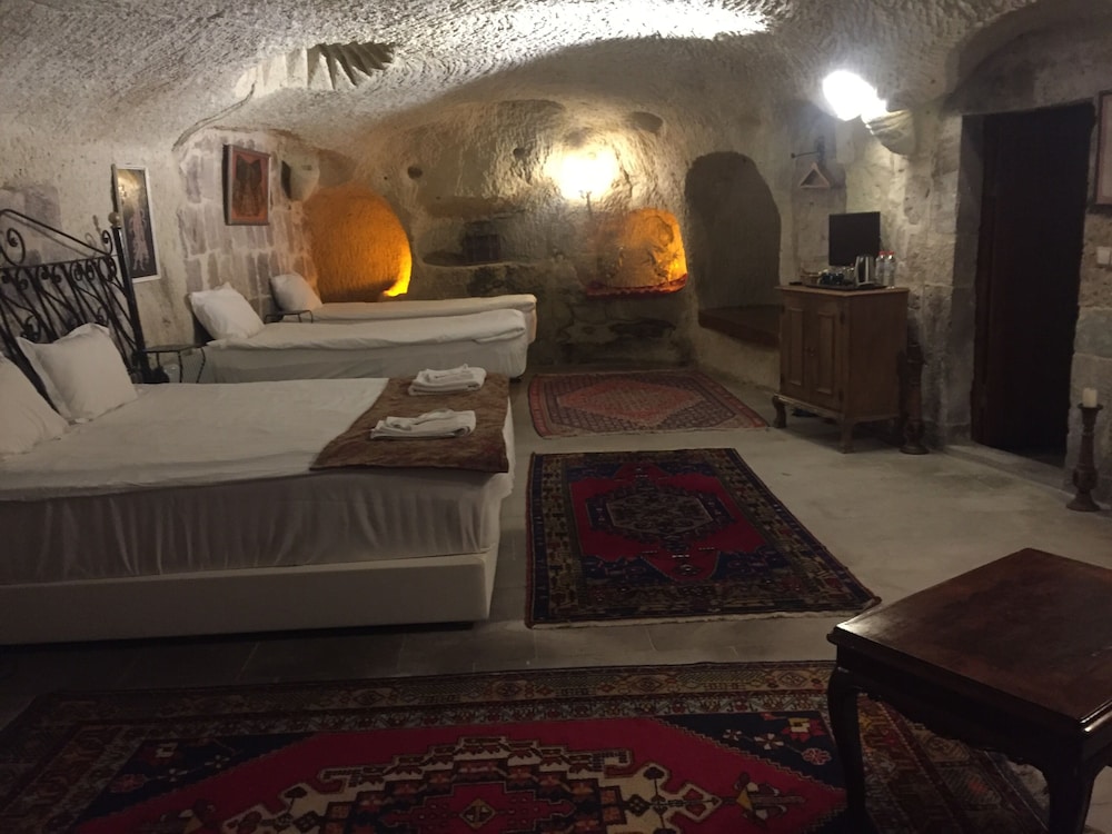 Cave Art Hotel 30/50