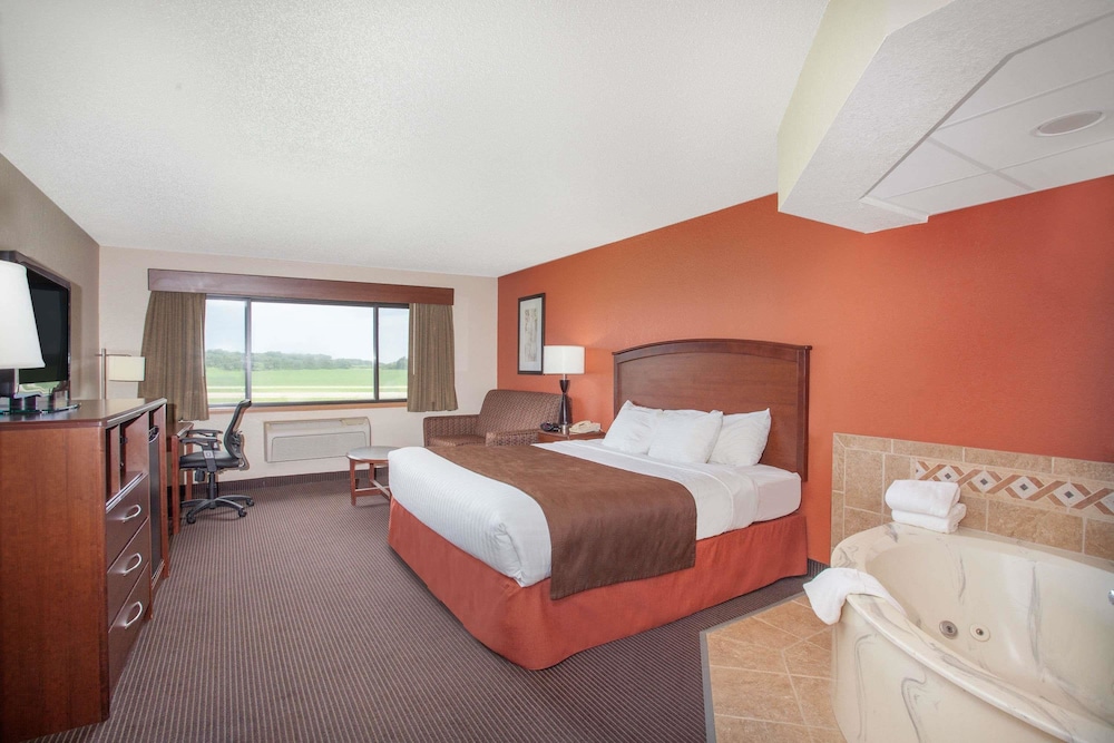 AmericInn by Wyndham Albert Lea 8/14