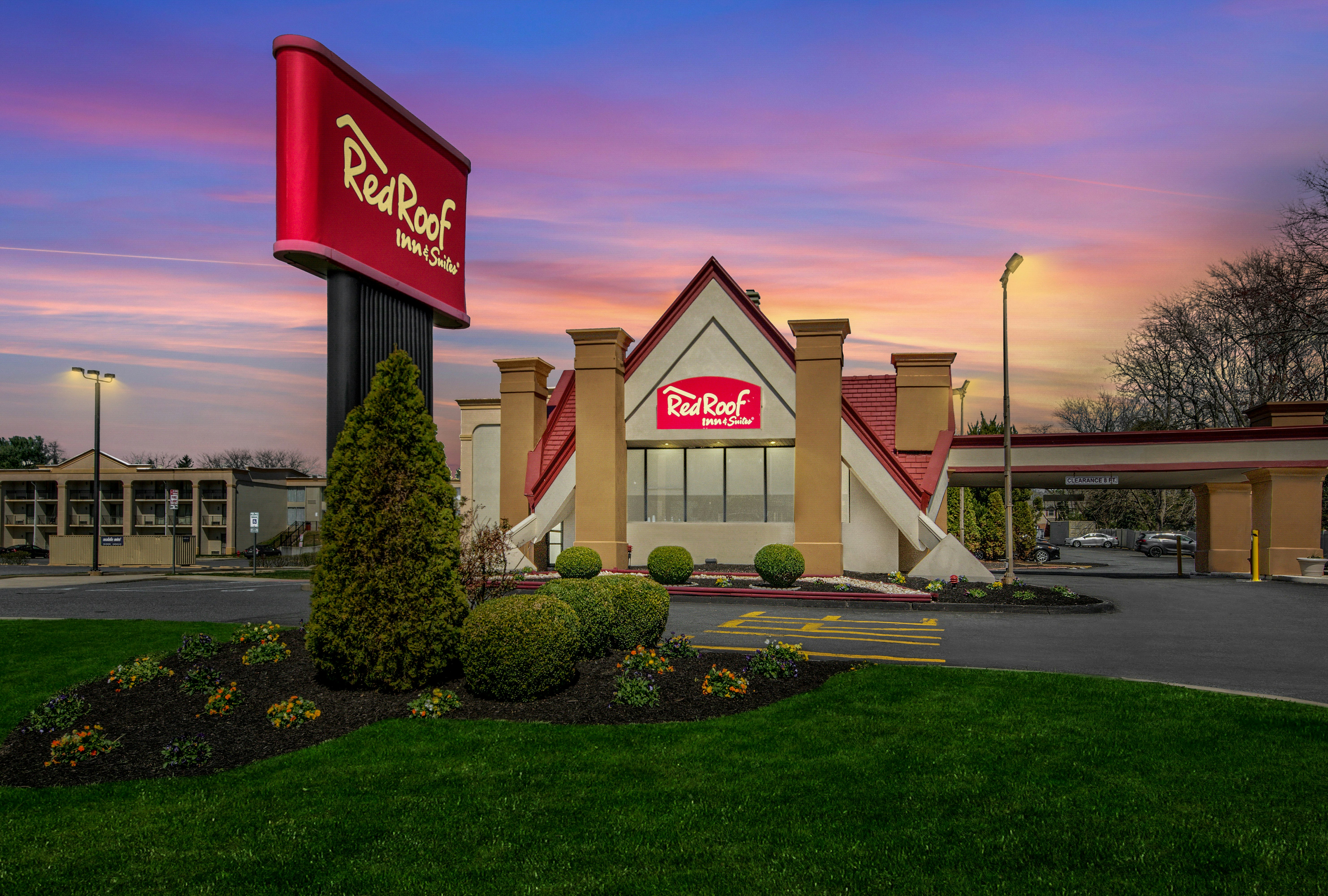 Red Roof Inn Suites Newark University 23/26