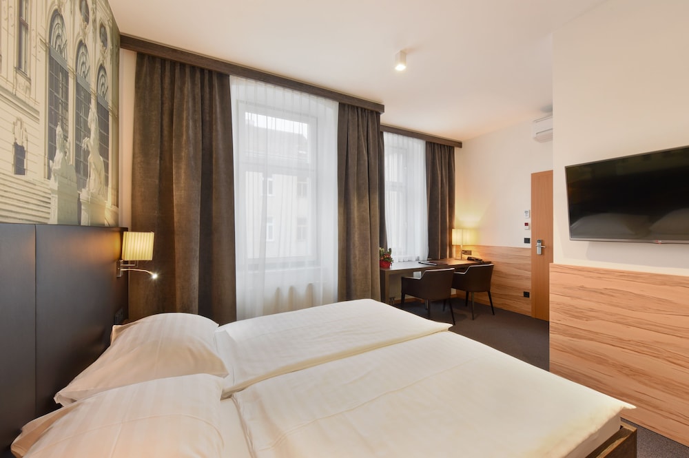 Lucia Hotel 17/46
