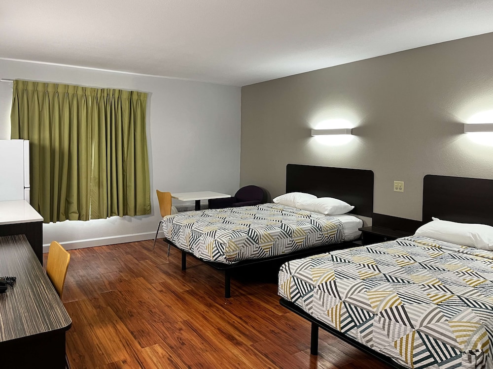 STANDARD, 2 DOUBLE BEDS
