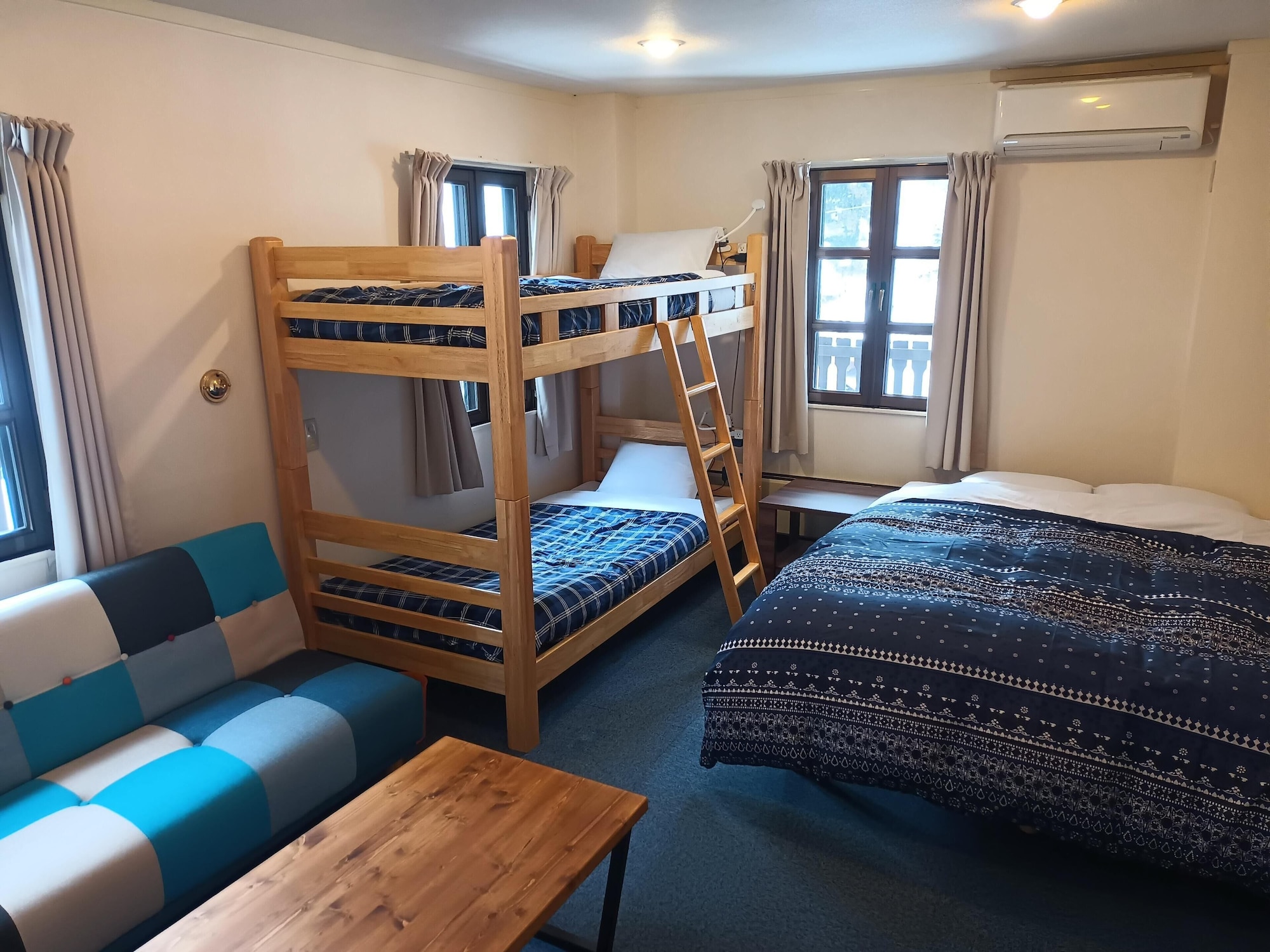 FAMILY, QUADRUPLE, MULTIPLE BEDS