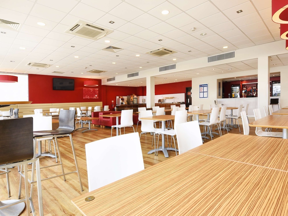 Travelodge London Excel 26/35