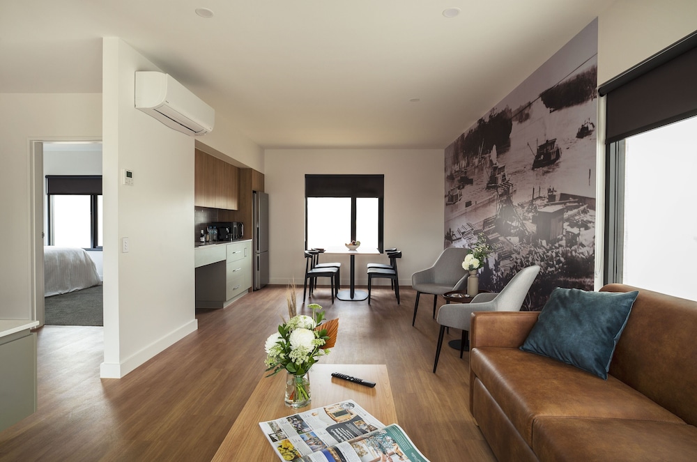 Berri Hotel 43/63