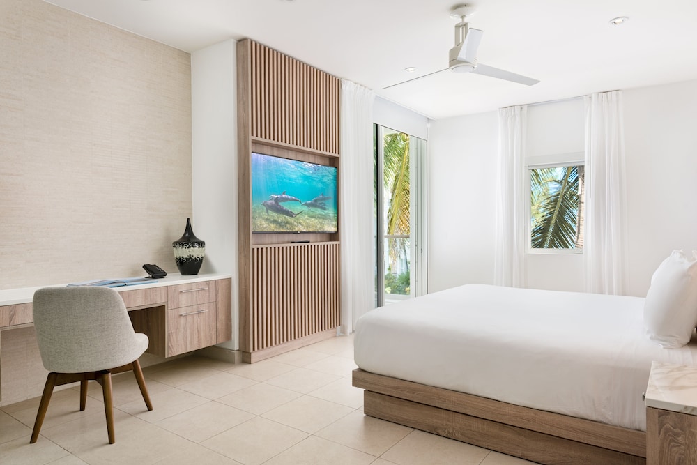 3 BEDROOMS, SUITE, 2 QUEEN BEDS, OCEAN FRONT