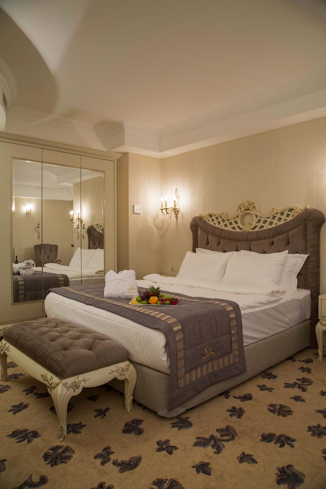 Cassiel Hotel 30/45