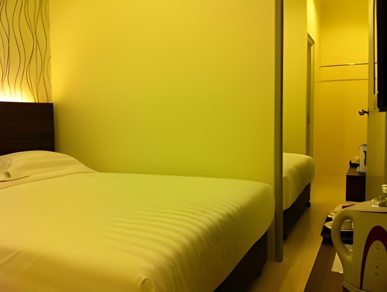 Connecting, 2 Queen Beds