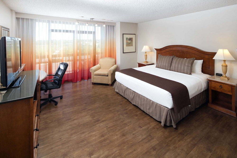 ROOM, KING BED