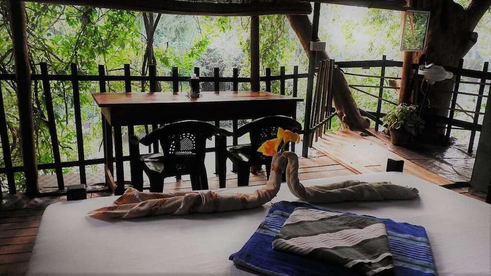 Riverside Cabana Yala 26/50