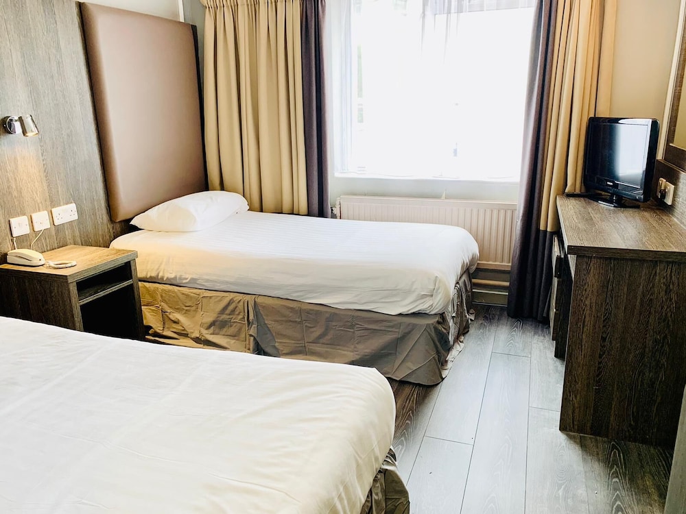 Lily Hotel 9/46