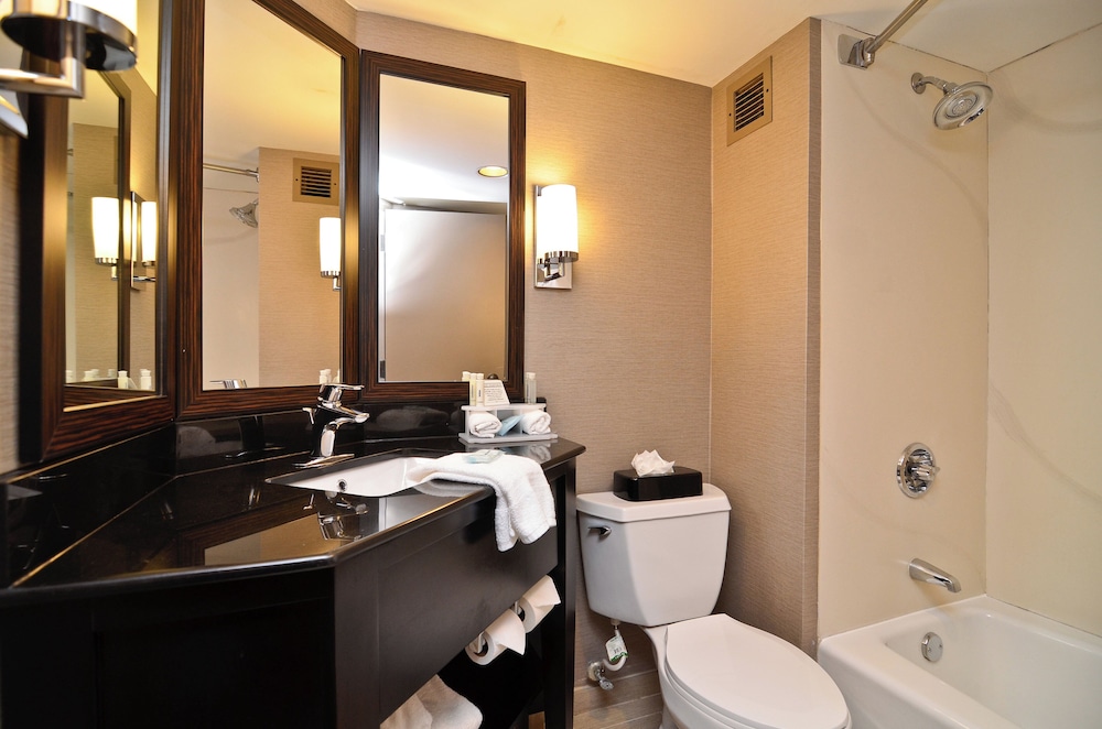 Holiday Inn Express Burlington 78/79