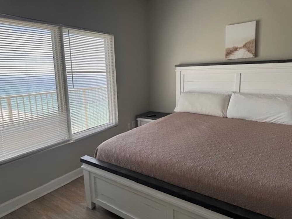 2 Bedrooms, Premium, Suite, 2 King Beds, Bunk Bed, Ocean Front, Sofa