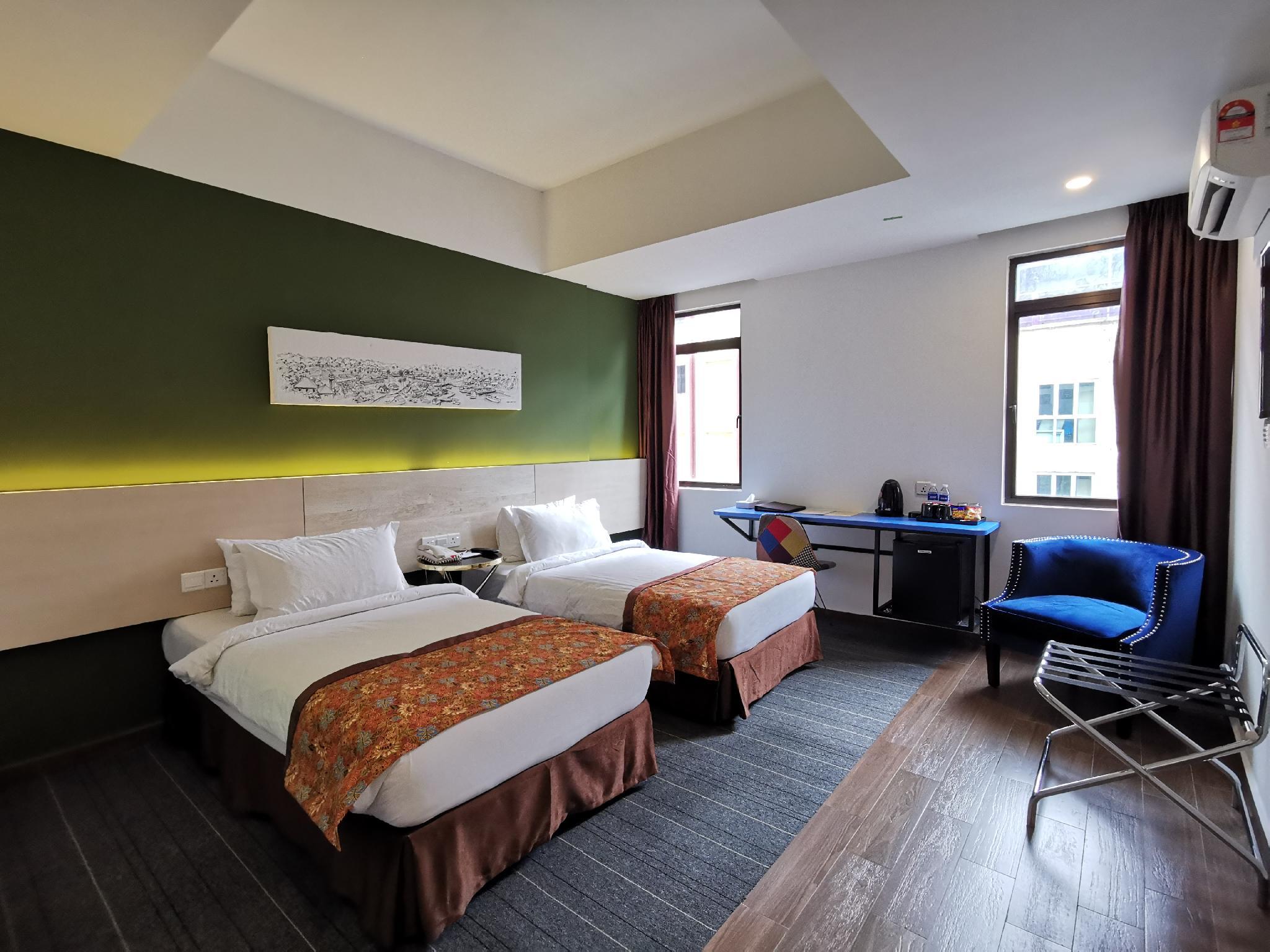 DELUXE, TWIN BEDS