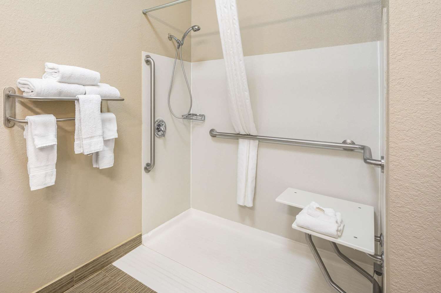 La Quinta Inn & Suites by Wyndham Glendive 54/56