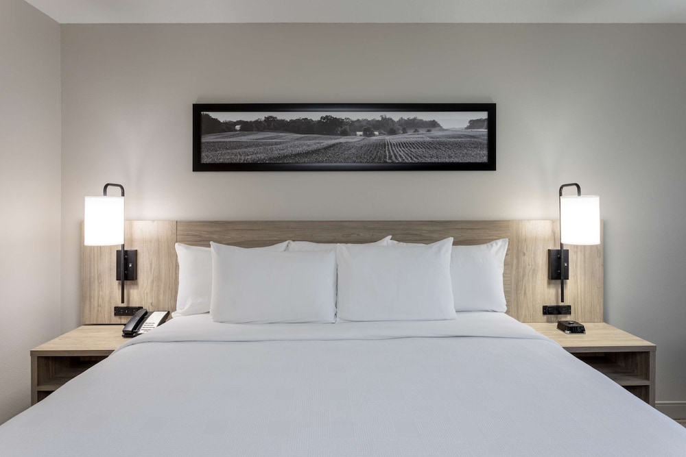 Grandstay Hotel Suites 26/50