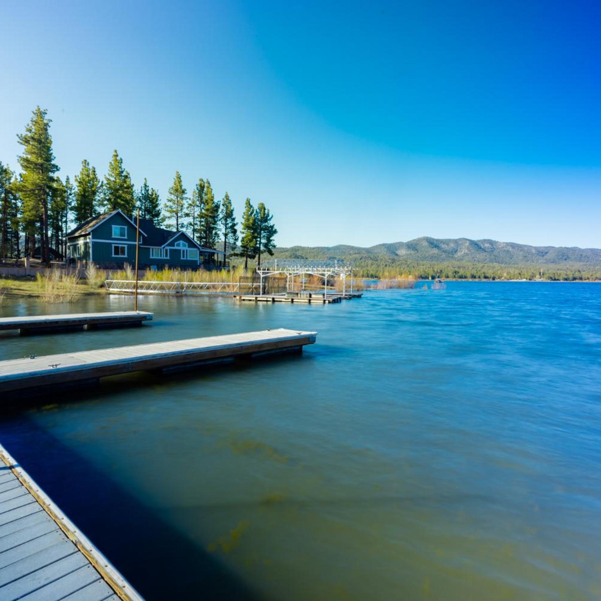 Lakefront Family Cabin by Big Bear Vacations 11/30