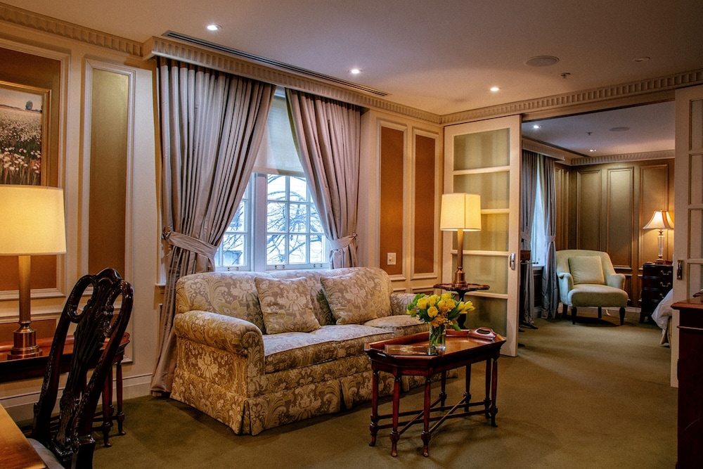 Windsor Arms Hotel 45/58